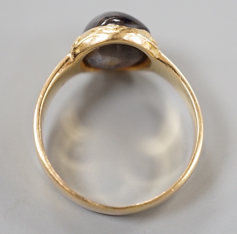 An 18ct gold and cabochon star sapphire? set ring, size R, gross weight 5.9 grams.